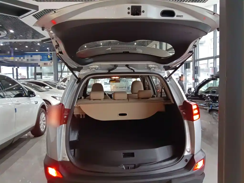 Toyota RAV4 2014 — фото 15