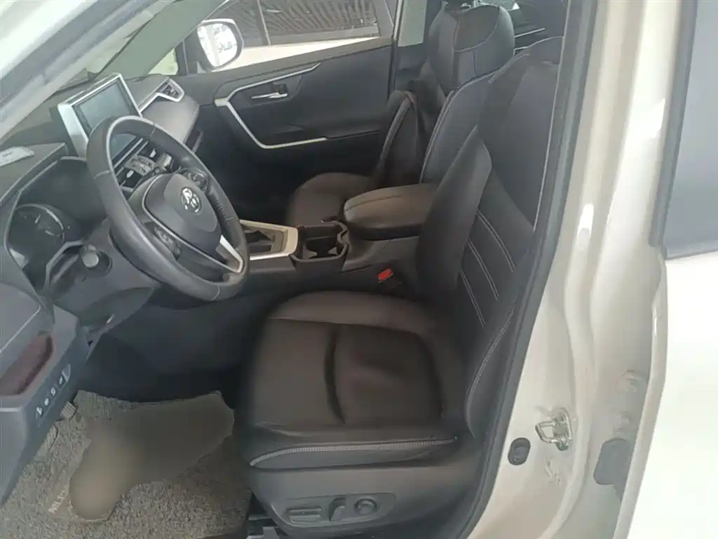 Toyota RAV4 2020 — фото 15