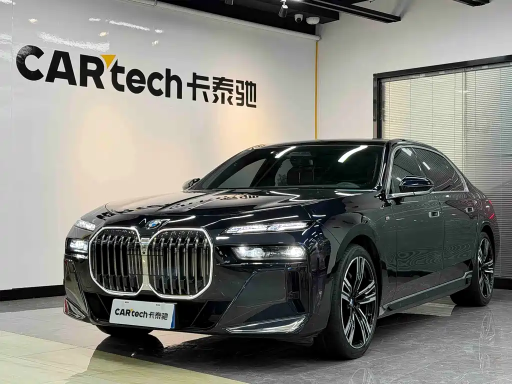 BMW 7 Series 2024 — фото 1