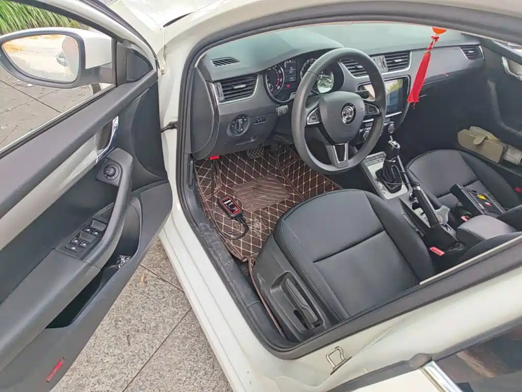 Skoda Octavia 2019 — фото 16