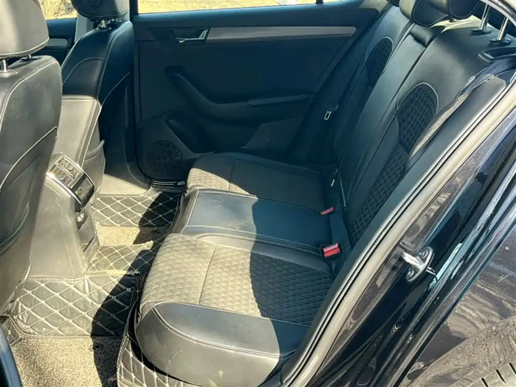 Skoda Superb 2018 — фото 14