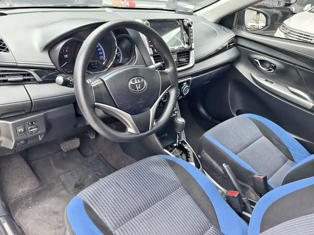 Toyota Yaris L 2019 — фото 9