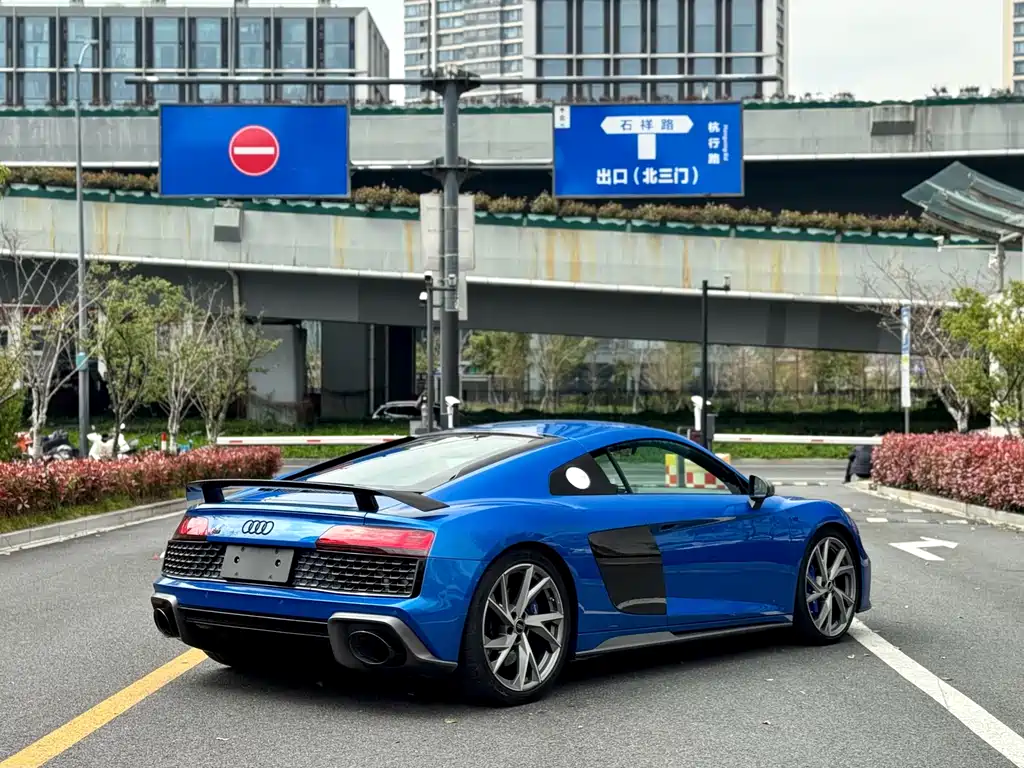 Audi R8 2022 — фото 9