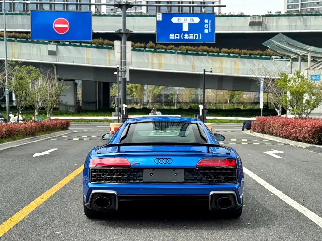 Audi R8 2022 — фото 8