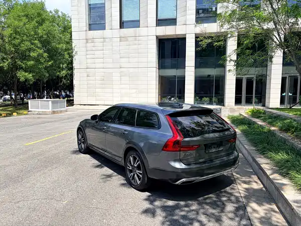 Volvo V90 2020