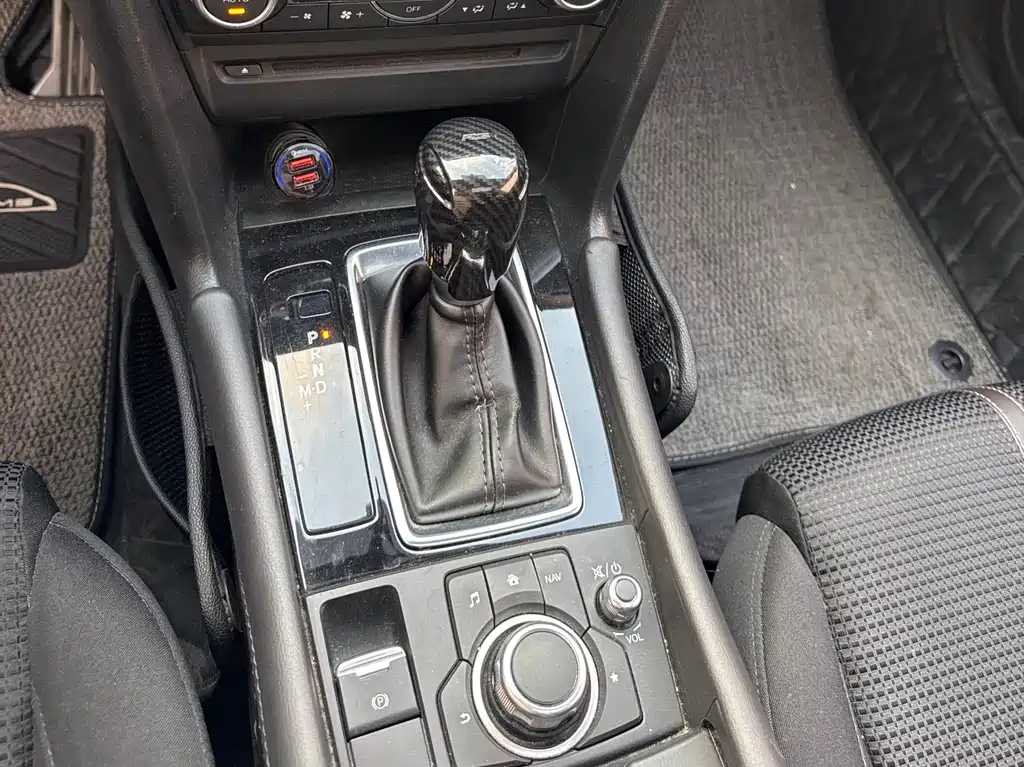 Mazda 3 Axela 2018 — фото 14