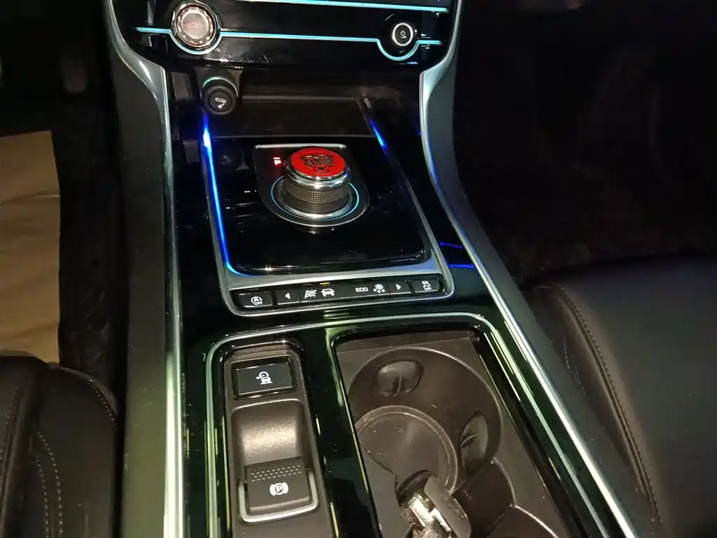Jaguar XFL 2020 — фото 14