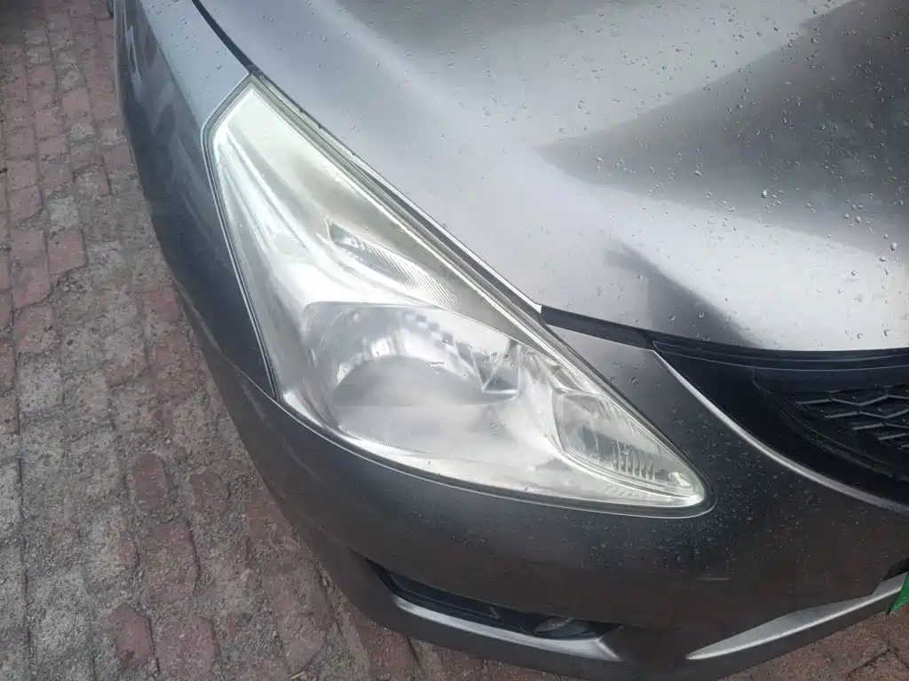 Nissan Tiida 2015