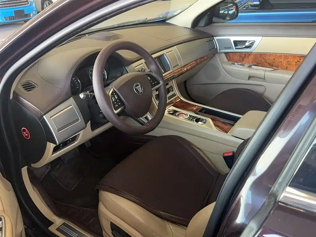 Jaguar XF 2015 — фото 8