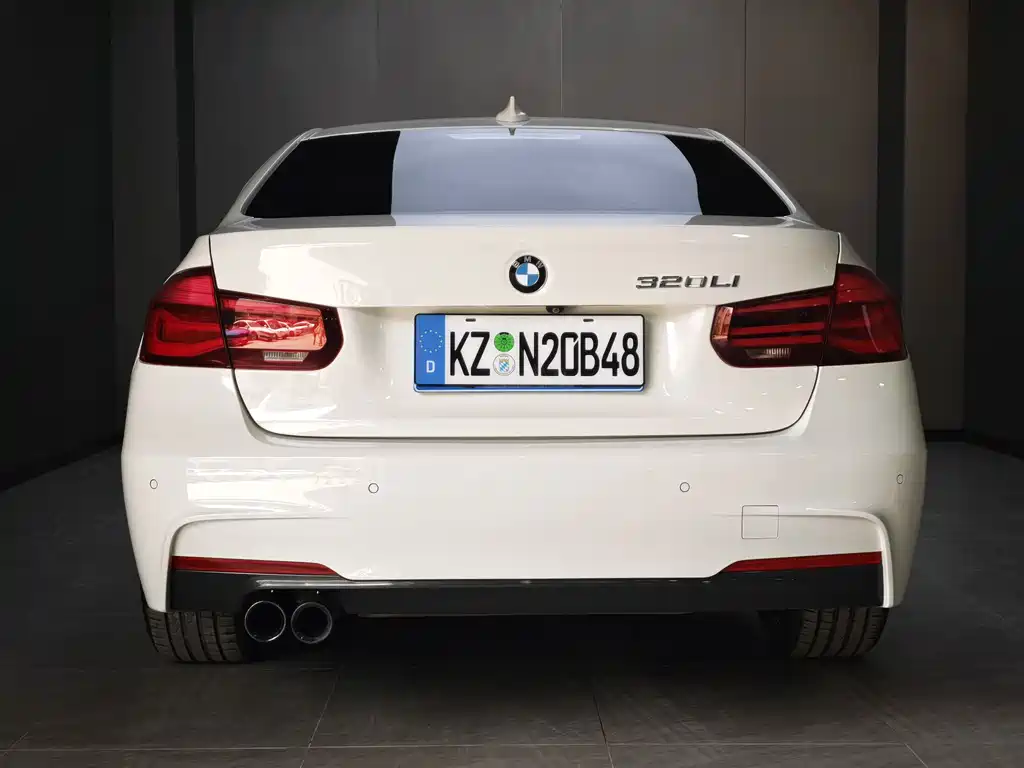 BMW 3 Series 2018 — фото 18