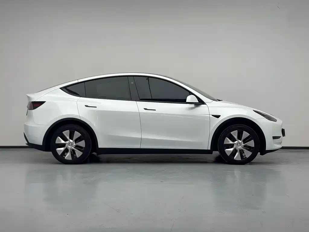 Tesla Model Y 2023 — фото 10