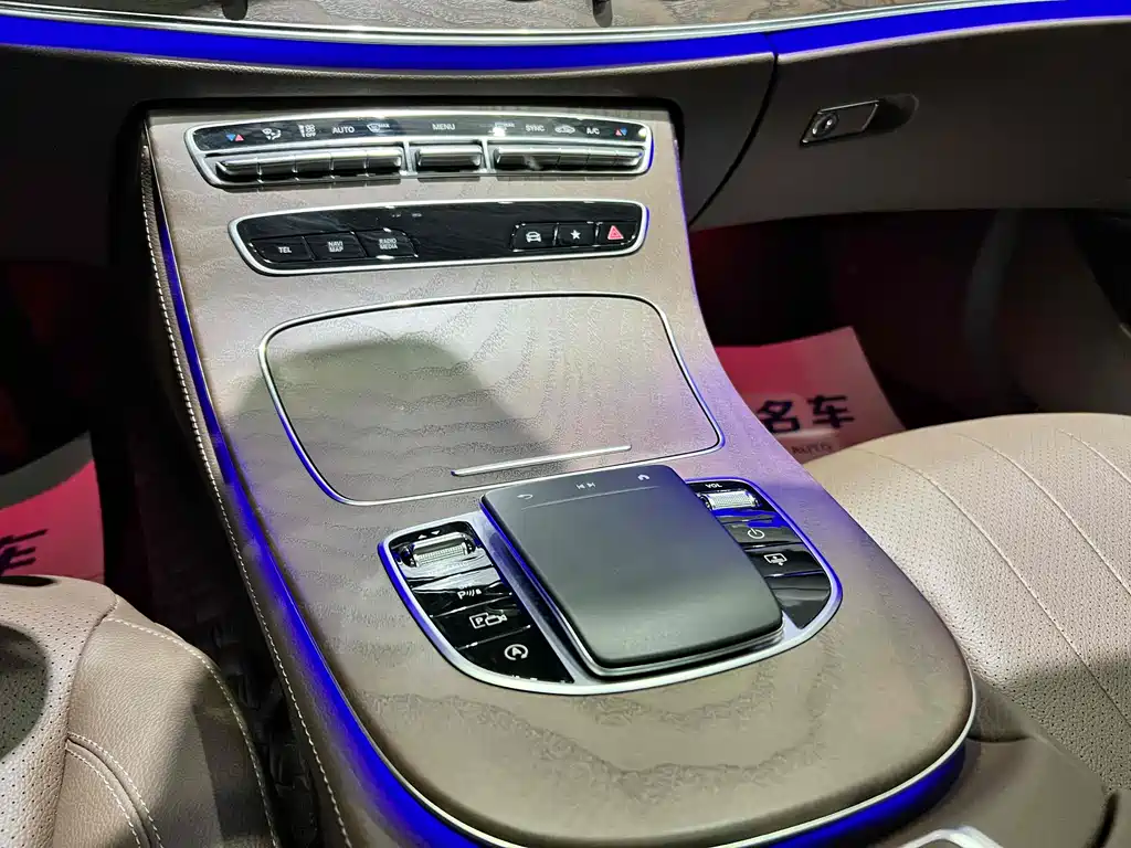 Mercedes-Benz E-Class 2023 — фото 12