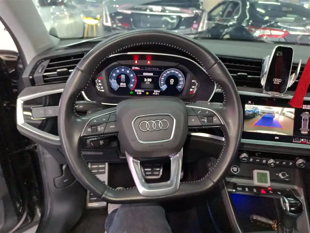 Audi Q3 2021 — фото 11