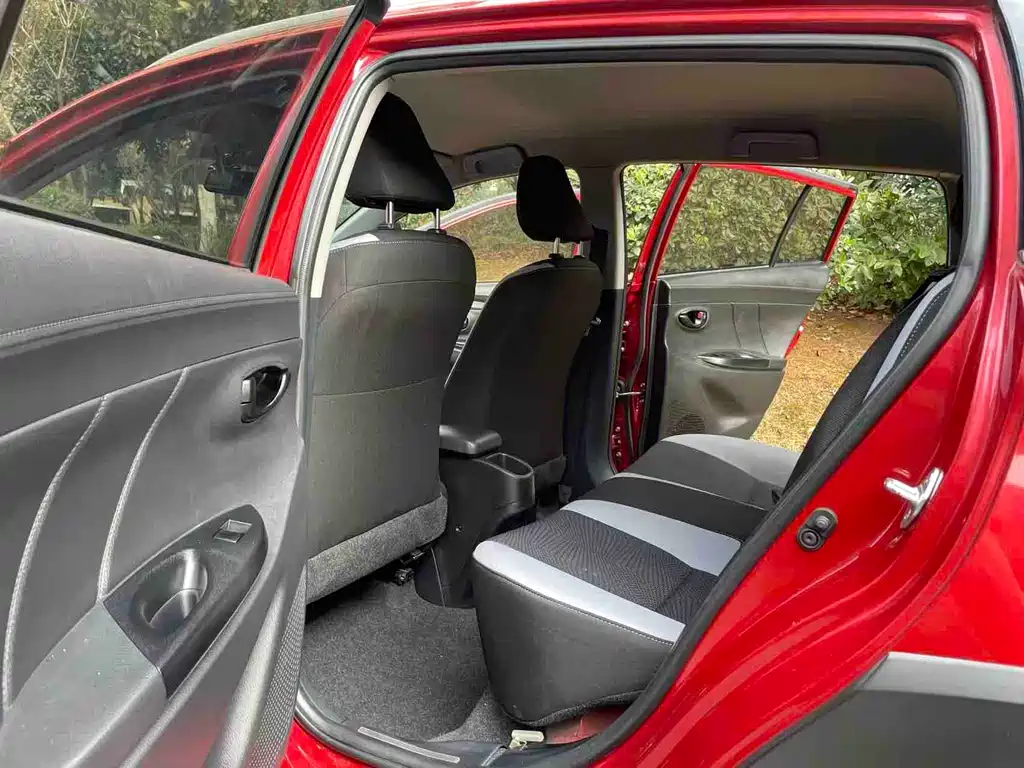 Toyota Yaris L 2020 — фото 7