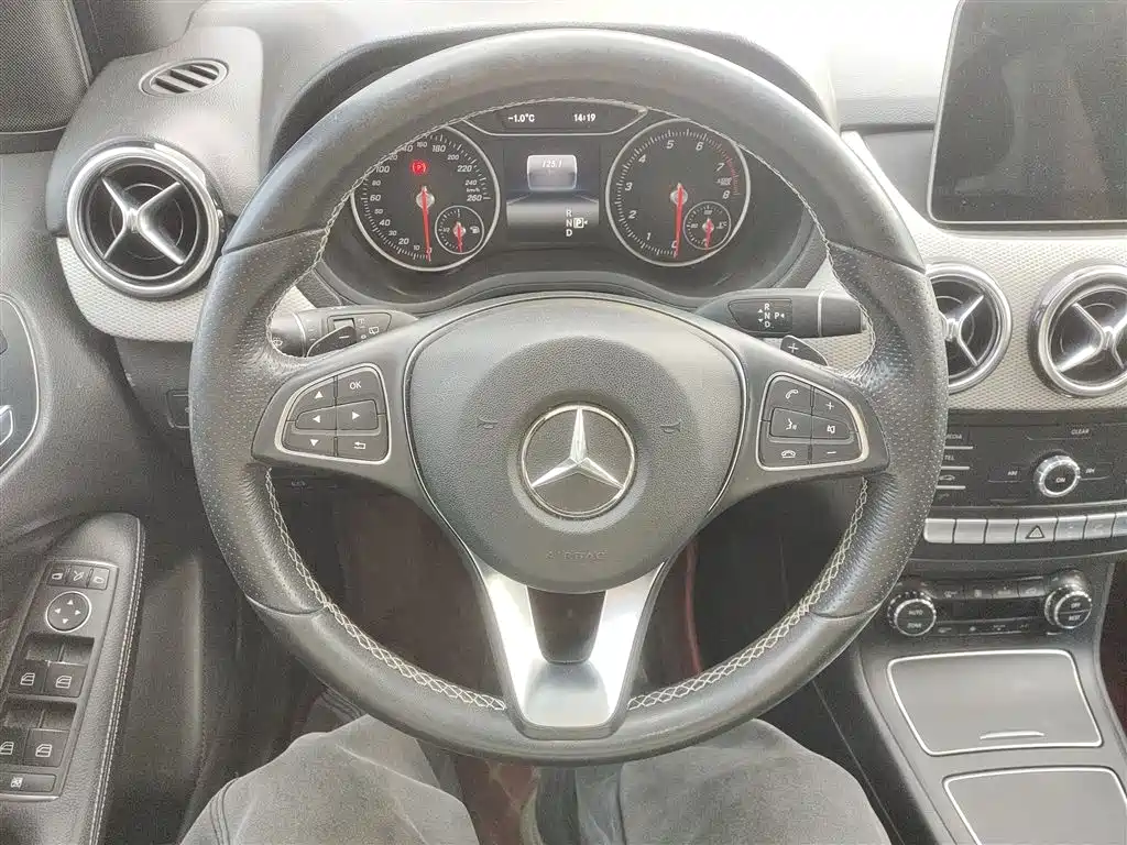 Mercedes-Benz B-Class 2018 — фото 11
