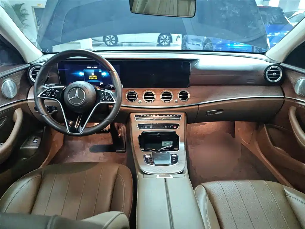 Mercedes-Benz E-Class 2023 — фото 16