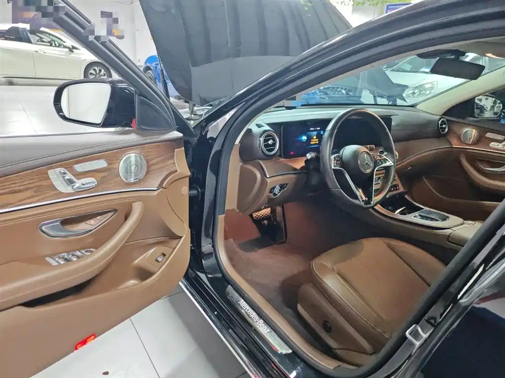 Mercedes-Benz E-Class 2023 — фото 23