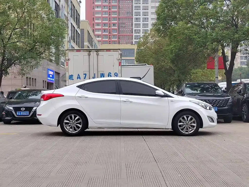 Hyundai Elantra Langdong 2016 — фото 8