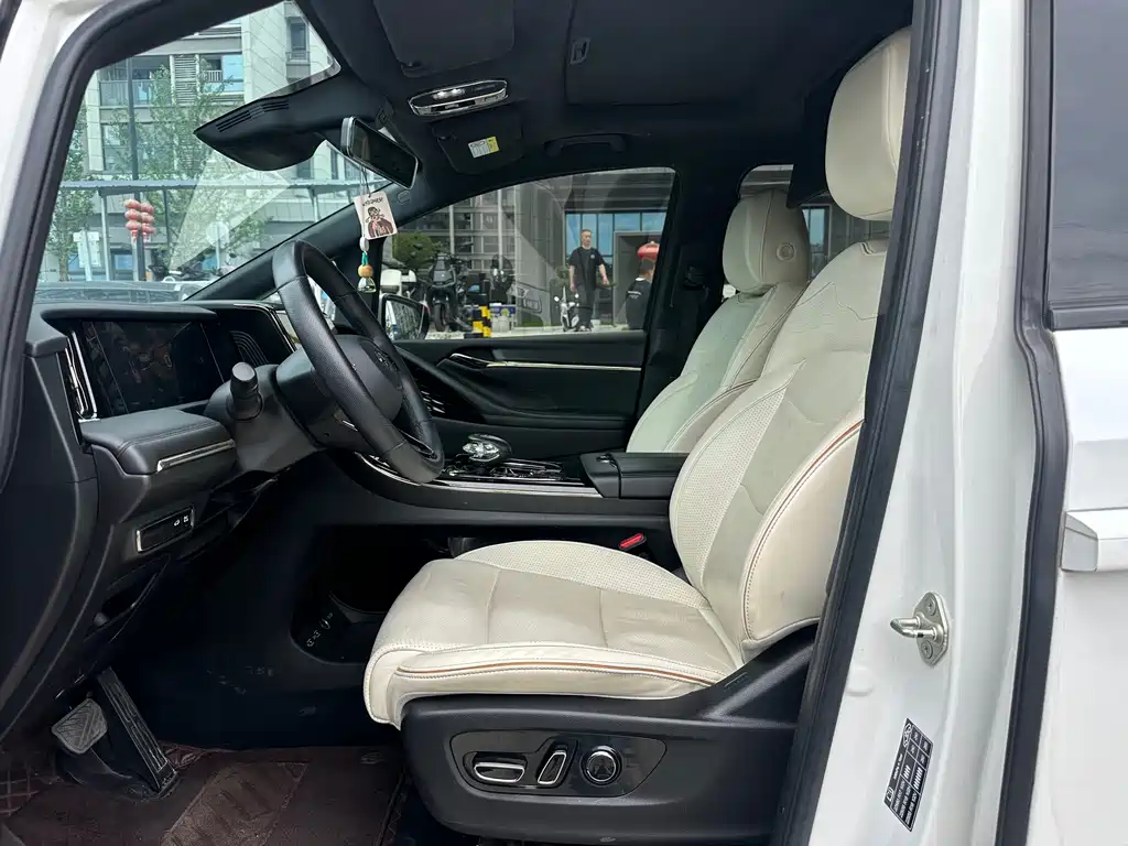 GAC Motor Trumpchi M8 2022 — фото 4