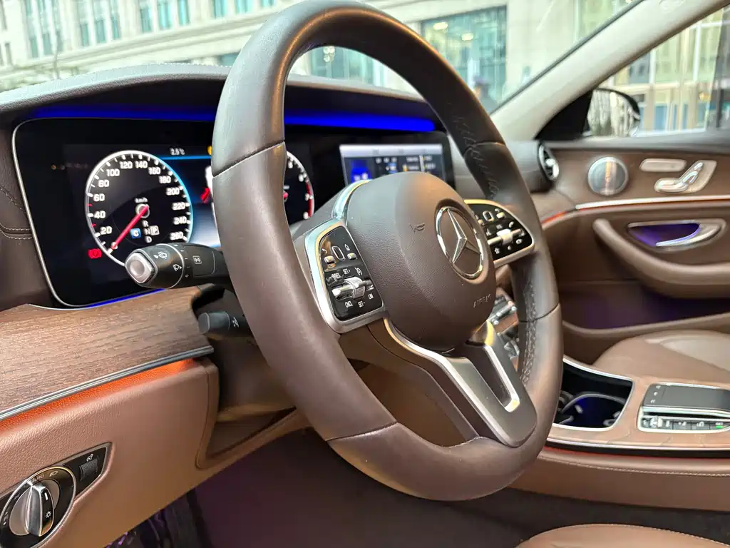 Mercedes-Benz E-Class 2019 — фото 11