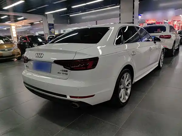 Audi A4L 2018