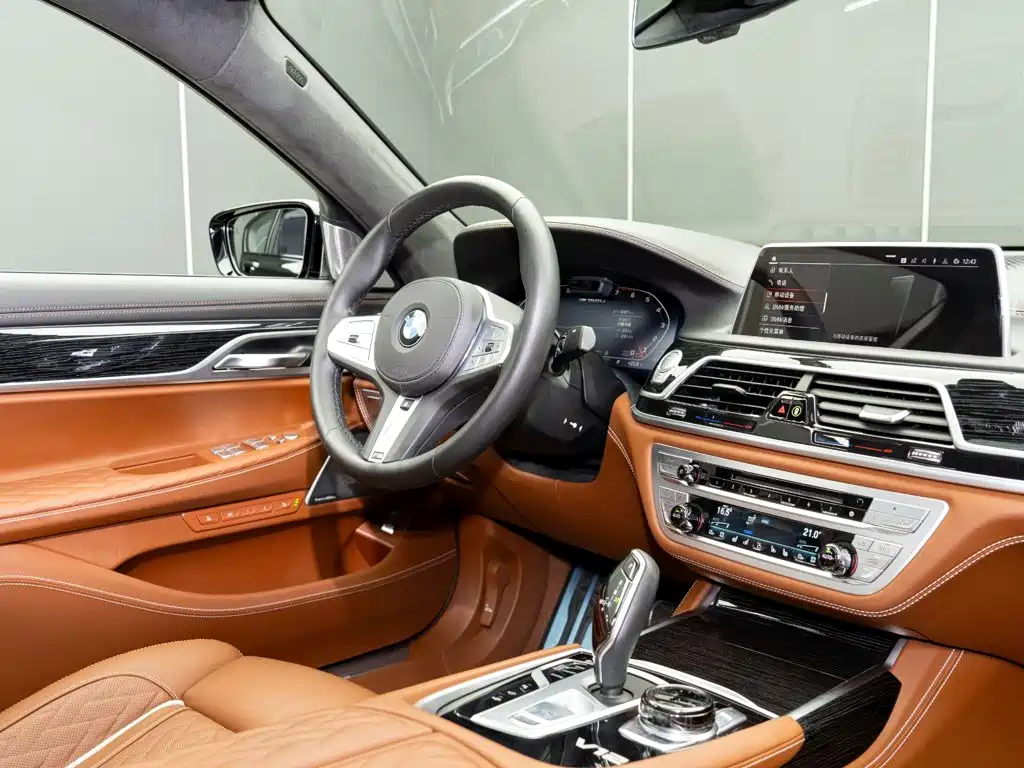 BMW 7 Series 2019 — фото 19