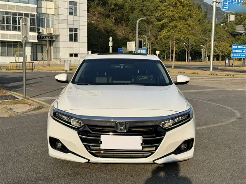 Honda Accord 2022 — фото 13