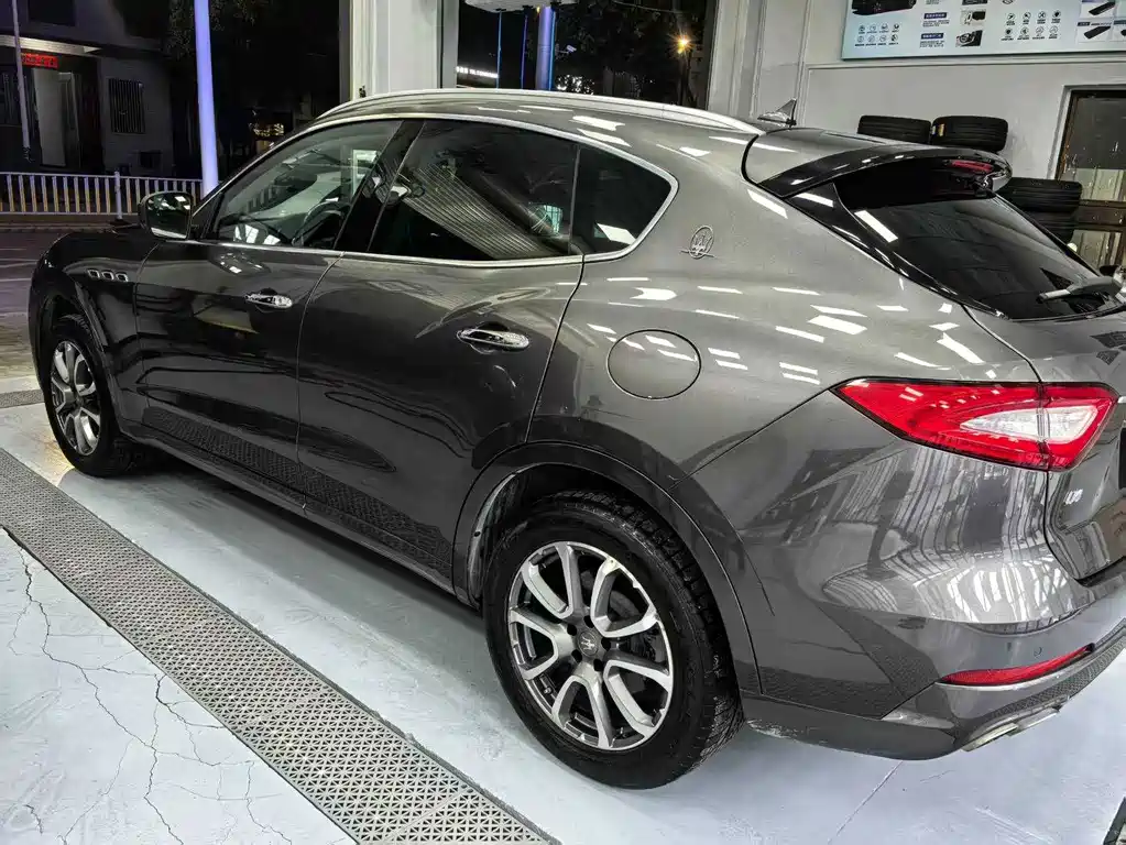 Maserati Levante 2017 — фото 14