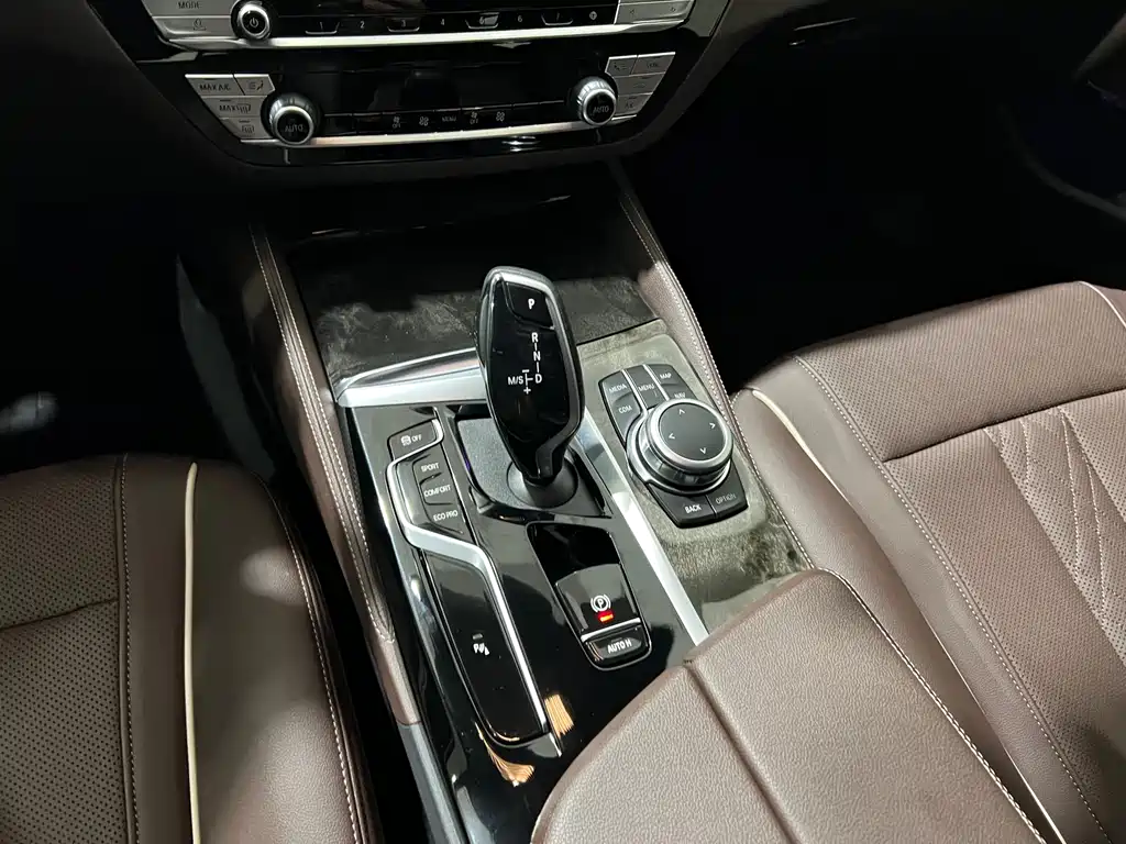 BMW 5 Series 2022 — фото 15