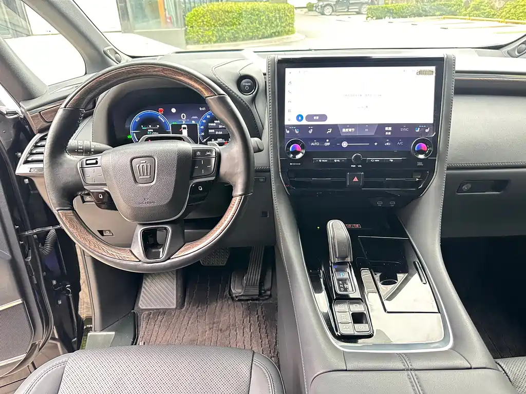 Toyota Vellfire 2023 — фото 12