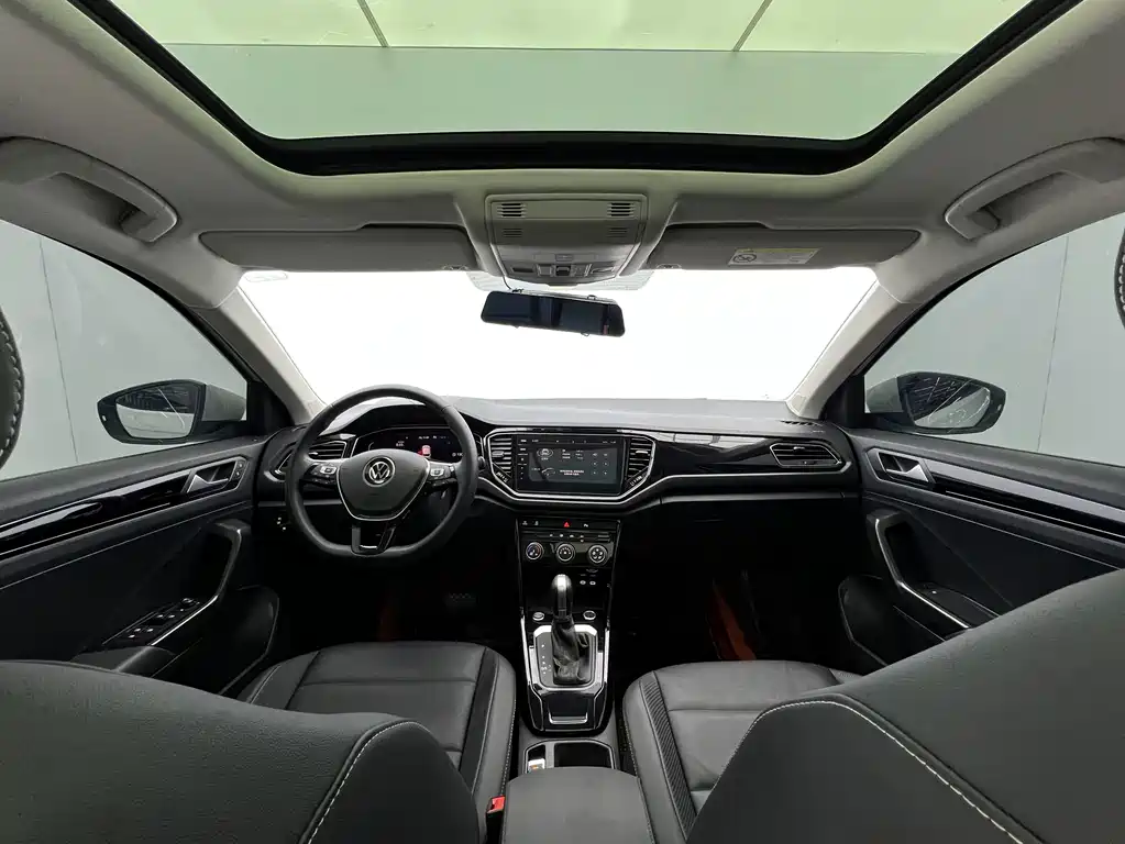 Volkswagen T-Roc 2023 — фото 8