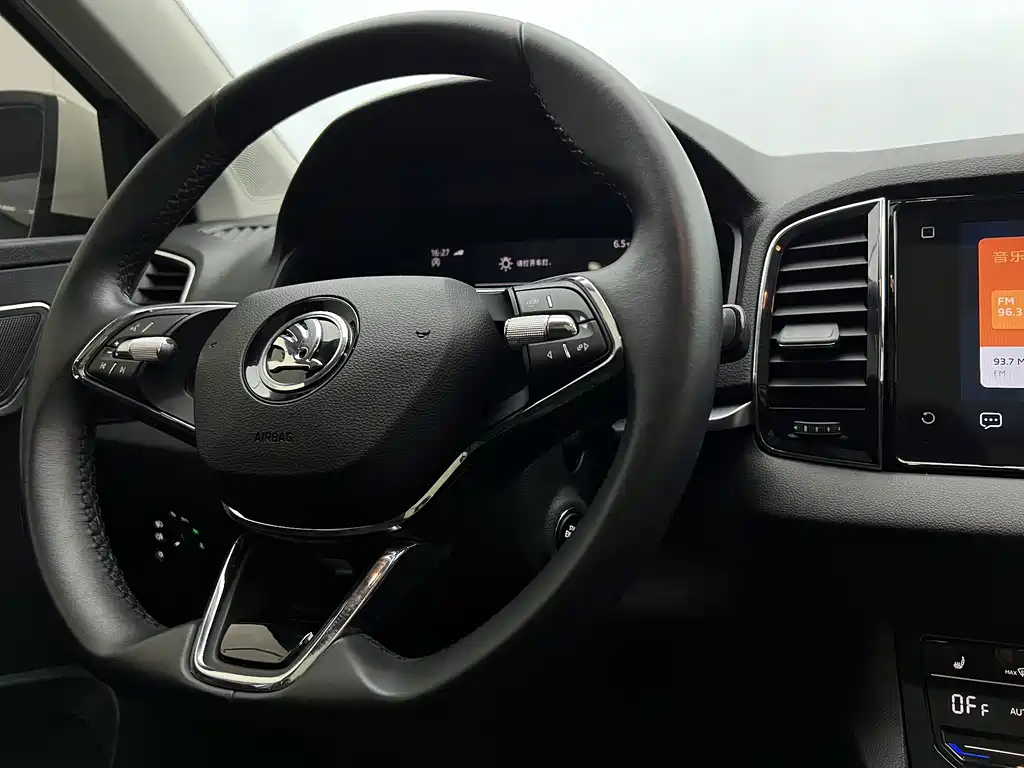 Skoda Karoq 2023 — фото 17