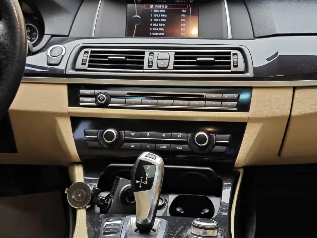BMW 5 Series 2014 — фото 20