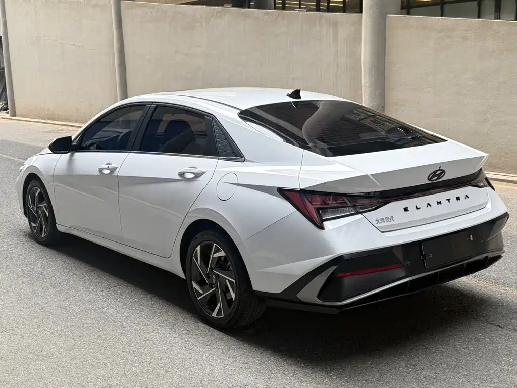 Hyundai Elantra 2023 — фото 6