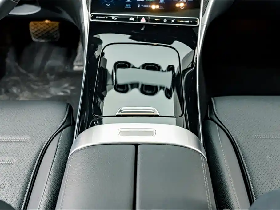 Mercedes-Benz C-Class 2023 — фото 11