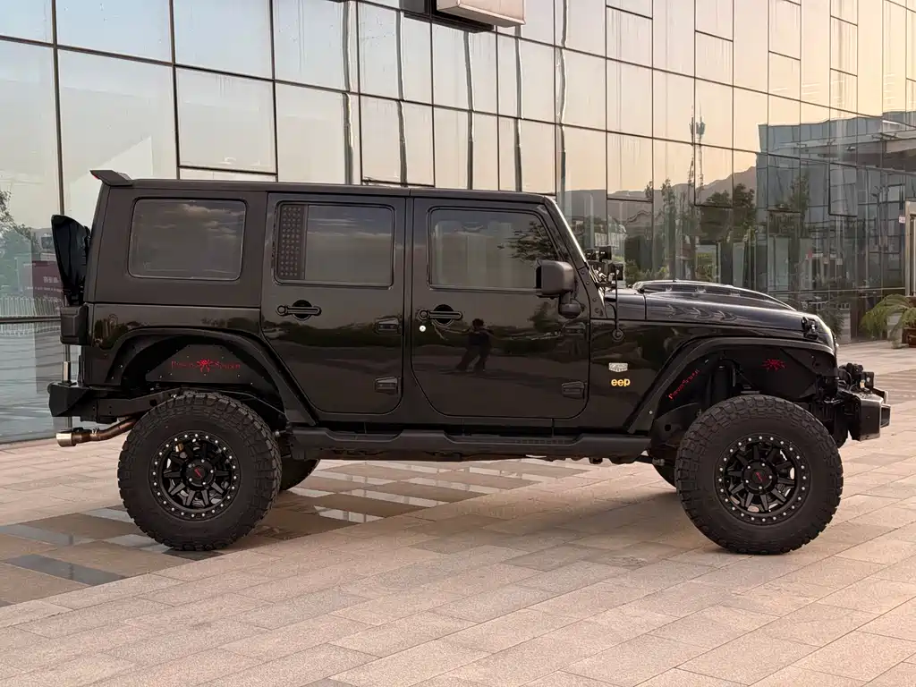 Jeep Wrangler 2010 — фото 4