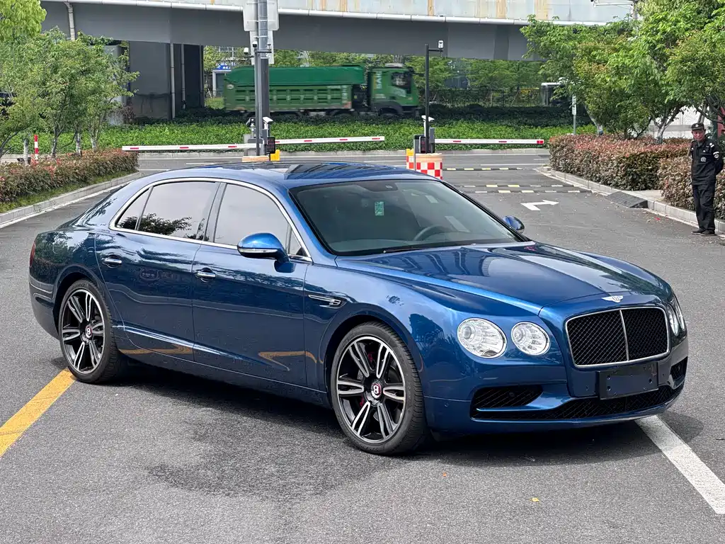 Bentley Flying Spur 2018 — фото 4