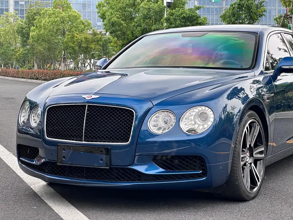 Bentley Flying Spur 2018 — фото 10