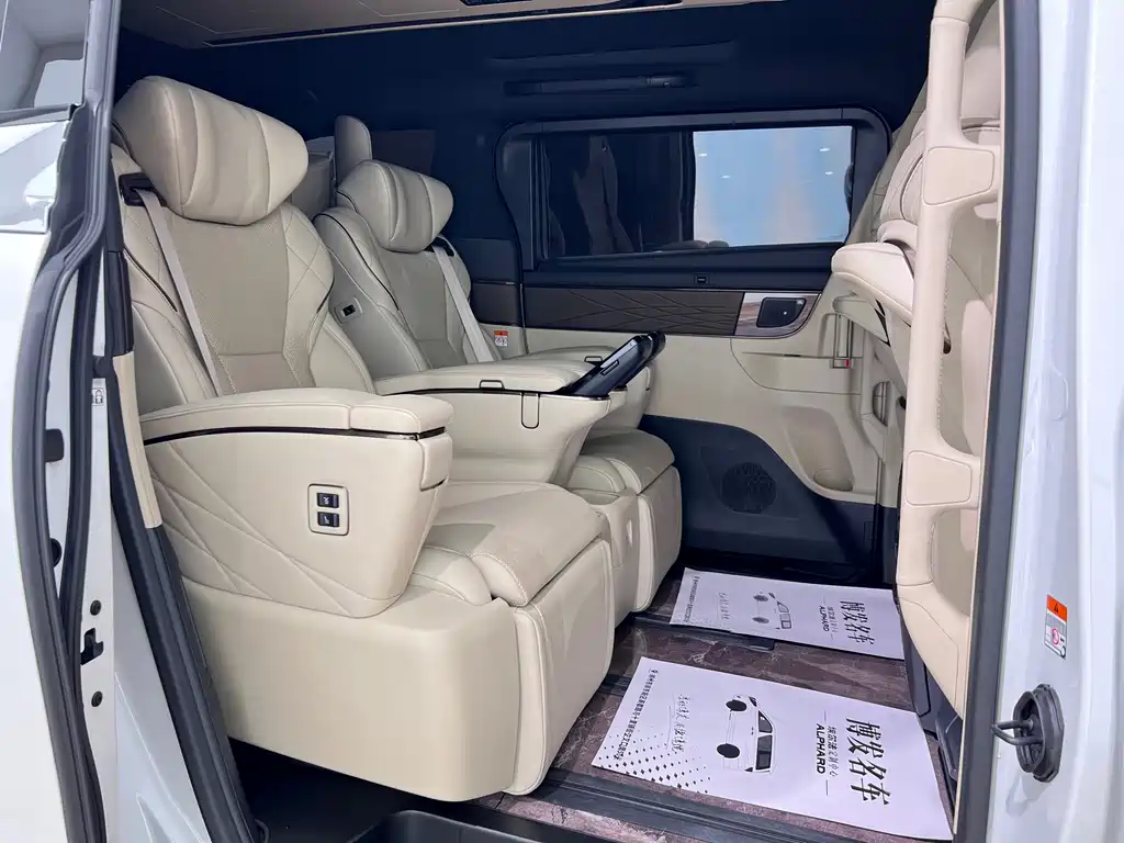 Toyota Vellfire 2023 — фото 11