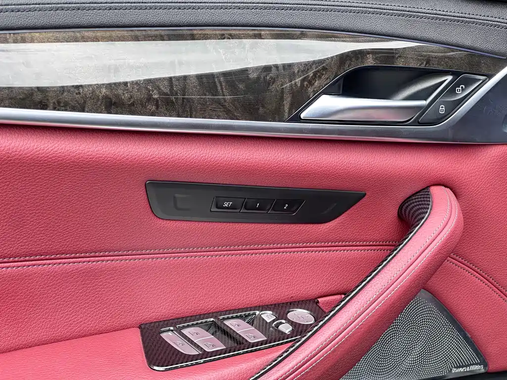 BMW 5 Series 2019 — фото 11