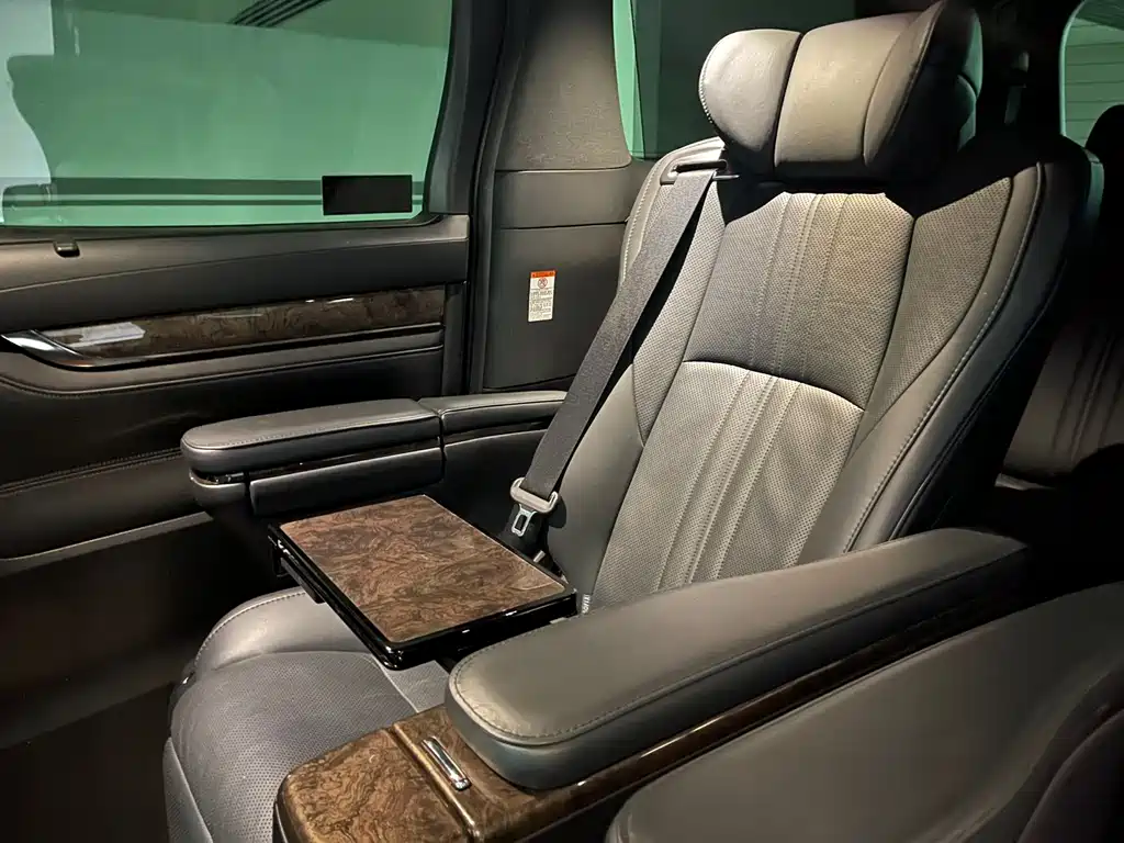 Toyota Alphard 2020 — фото 18