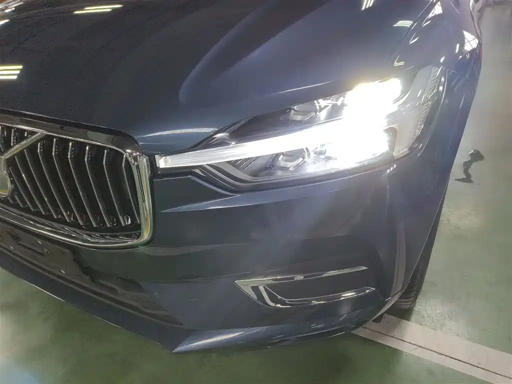 Volvo XC60 2021 — фото 18