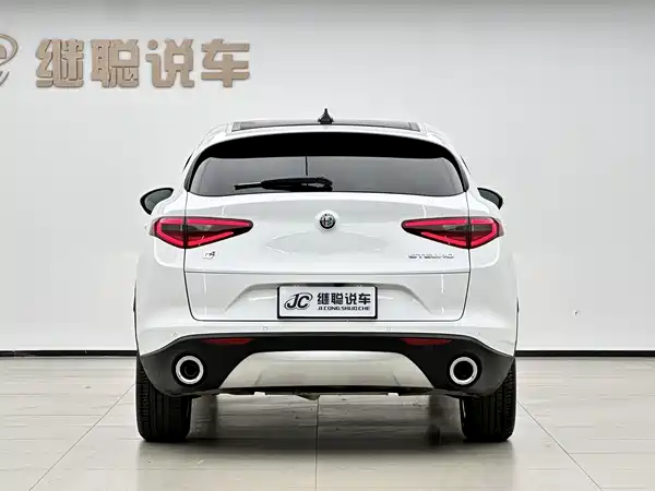 Alfa Romeo Stelvio 2017