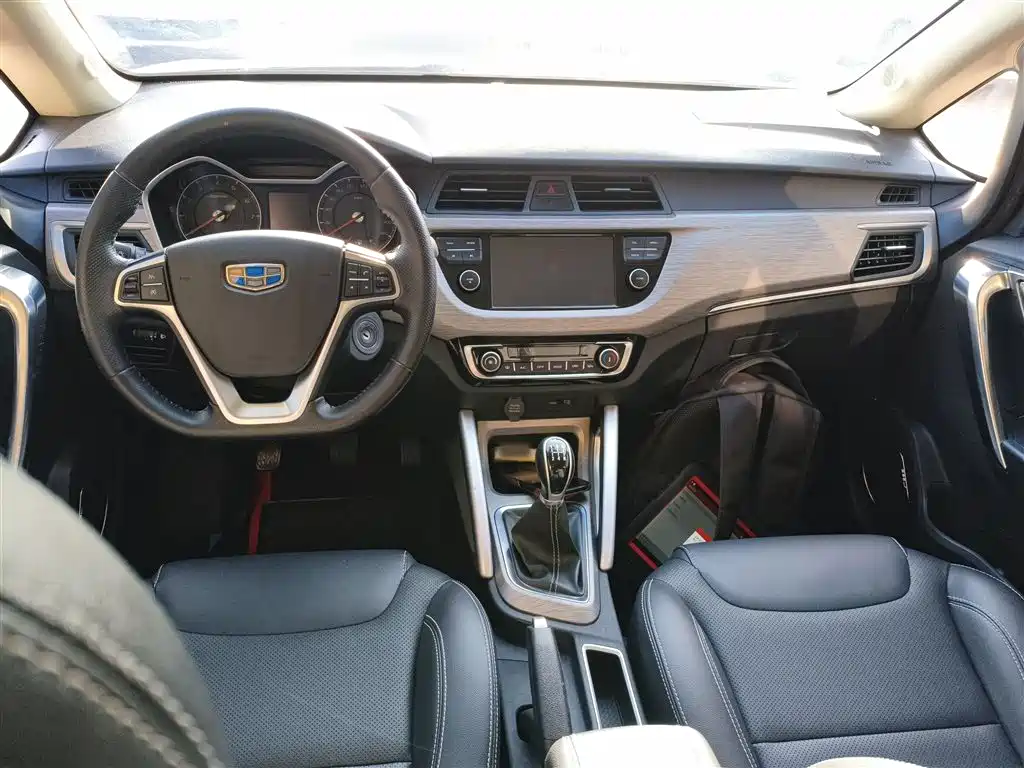 Geely Vision X3 2019 — фото 10