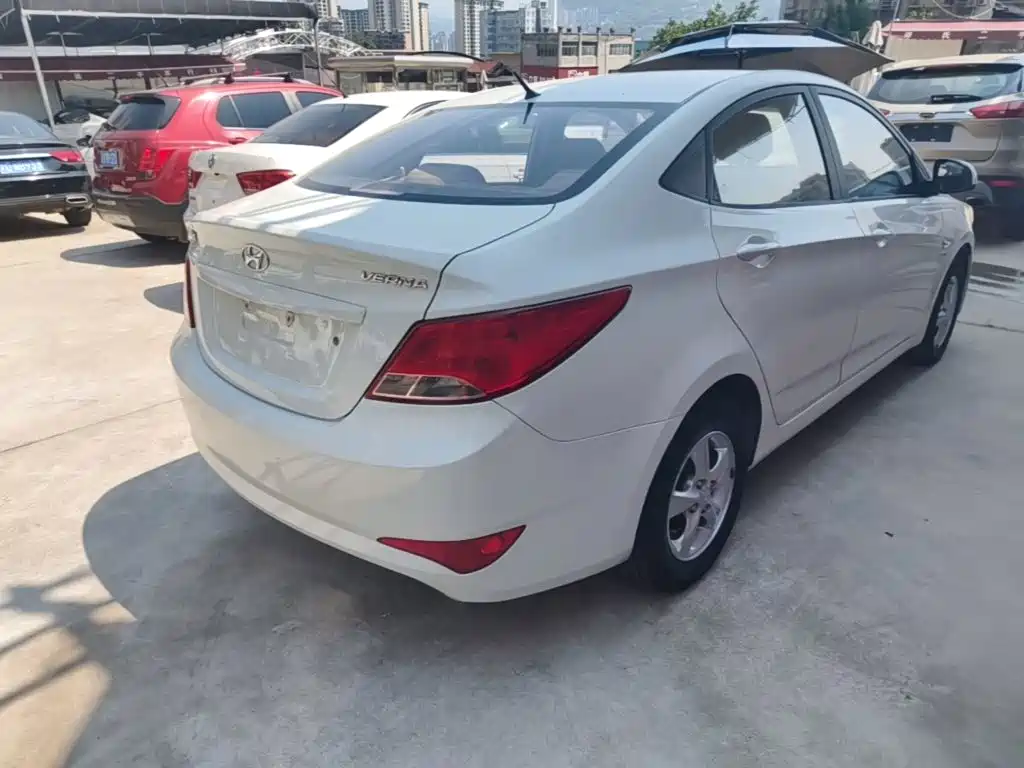Hyundai Accent 2015 — фото 7