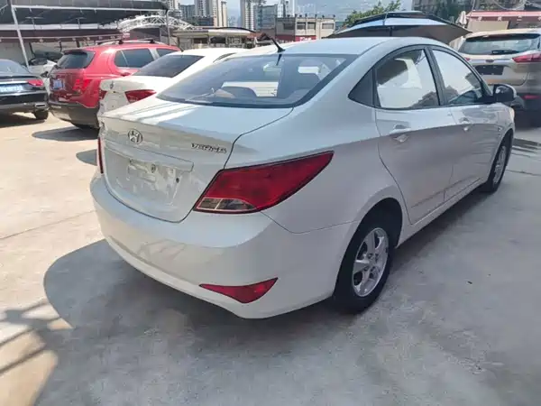 Hyundai Accent 2015