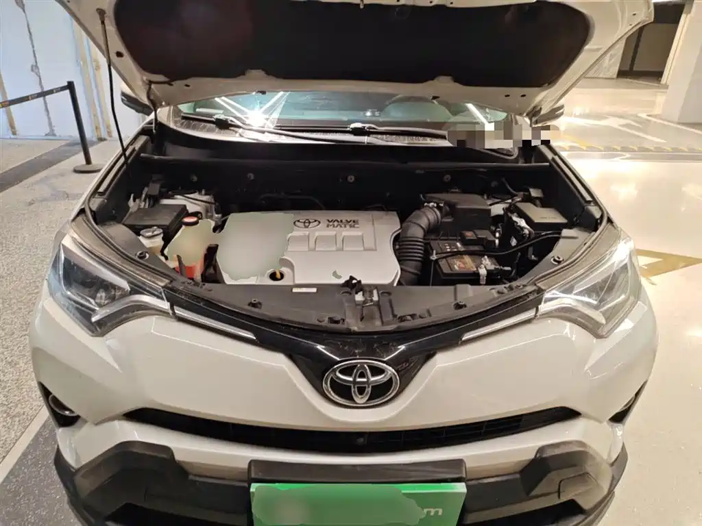 Toyota RAV4 2018 — фото 11