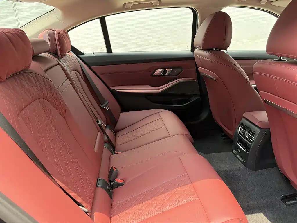 BMW 3 Series 2025 — фото 15