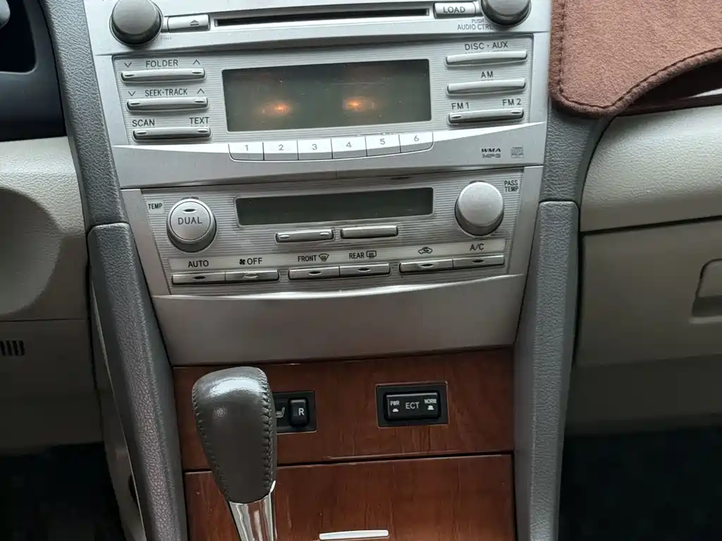 Toyota Camry 2014 — фото 15