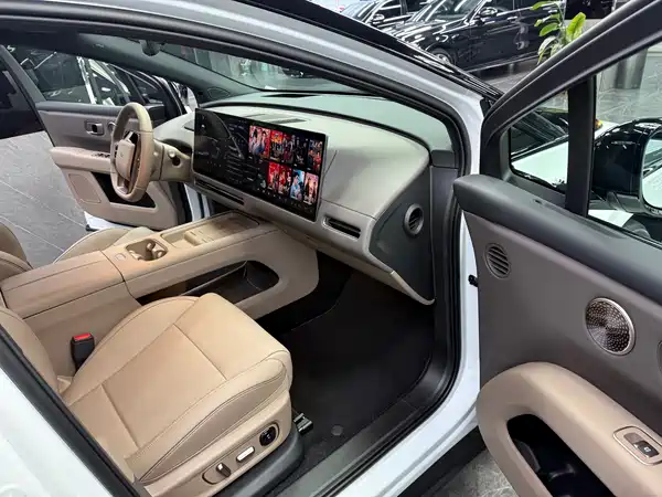 Li Auto i6 2025